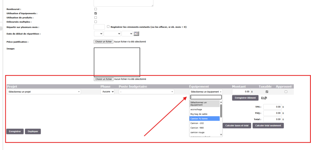 Capture d'écran du formulaire 'Ajouter un déboursé' dans Collabox, zoom sur la sélection de l'équipement avec liste déroulante.